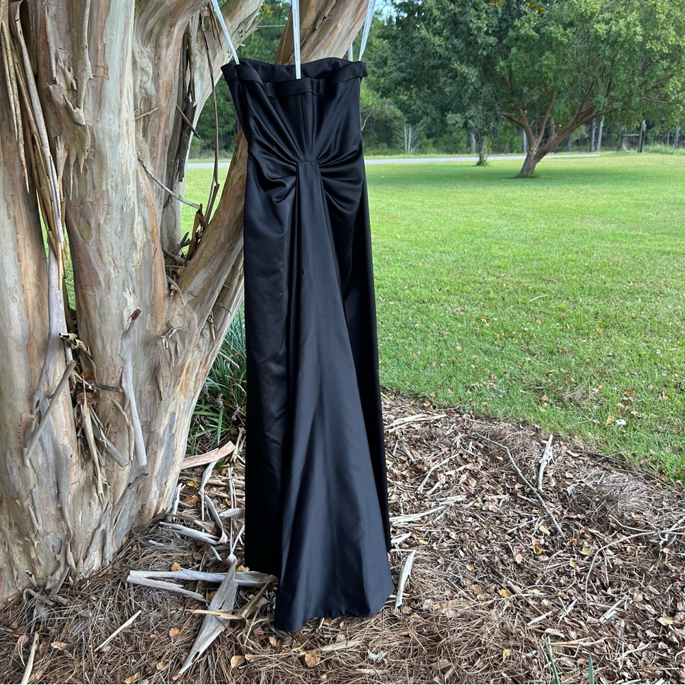 DAVIDS BRIDAL Stunning Black Satin Strapless Formal Dress Women’s size 6 - Picture 7 of 8